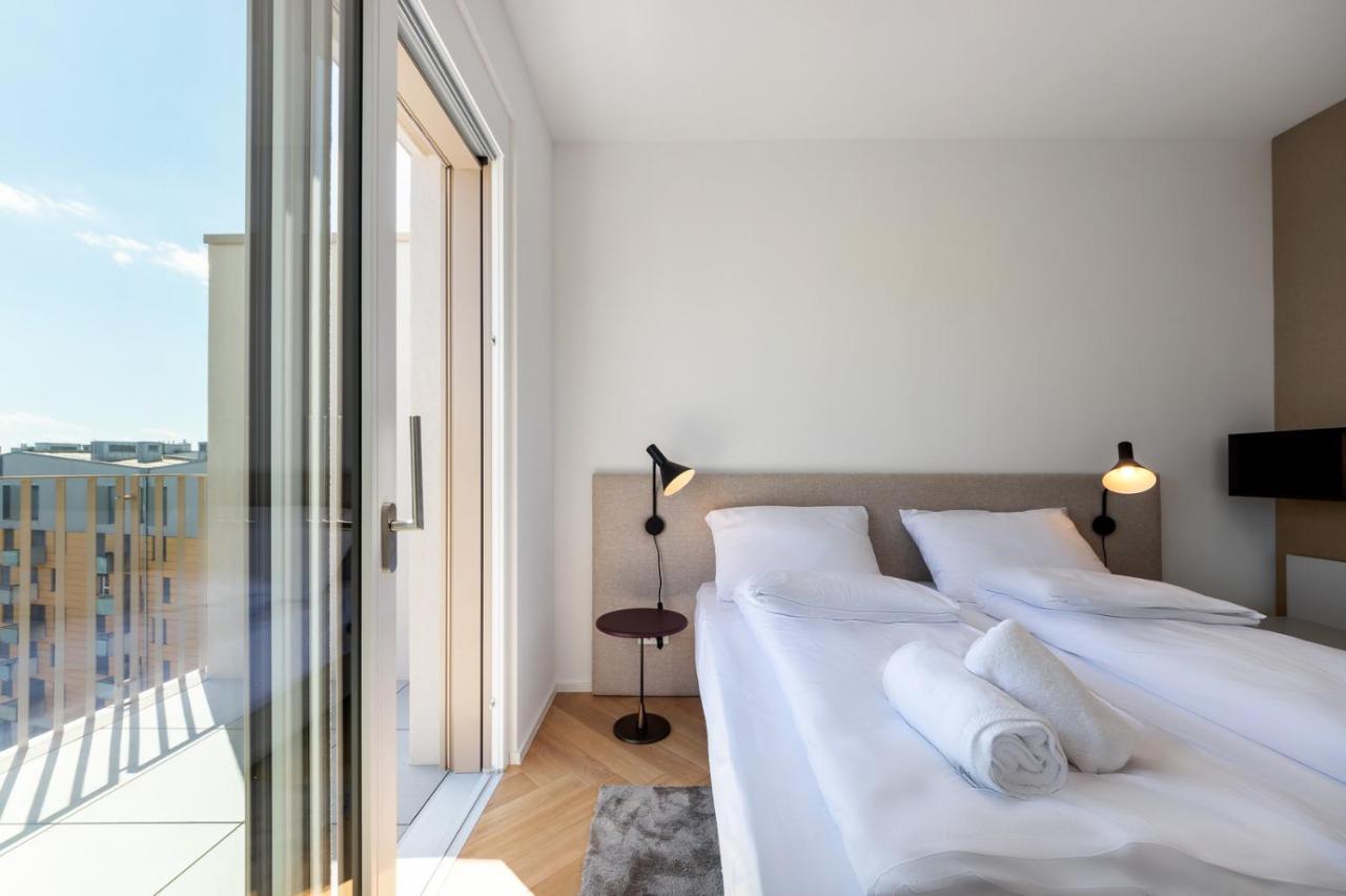 Modern Three-bedroom Masarykova With Private Parking Apartamento